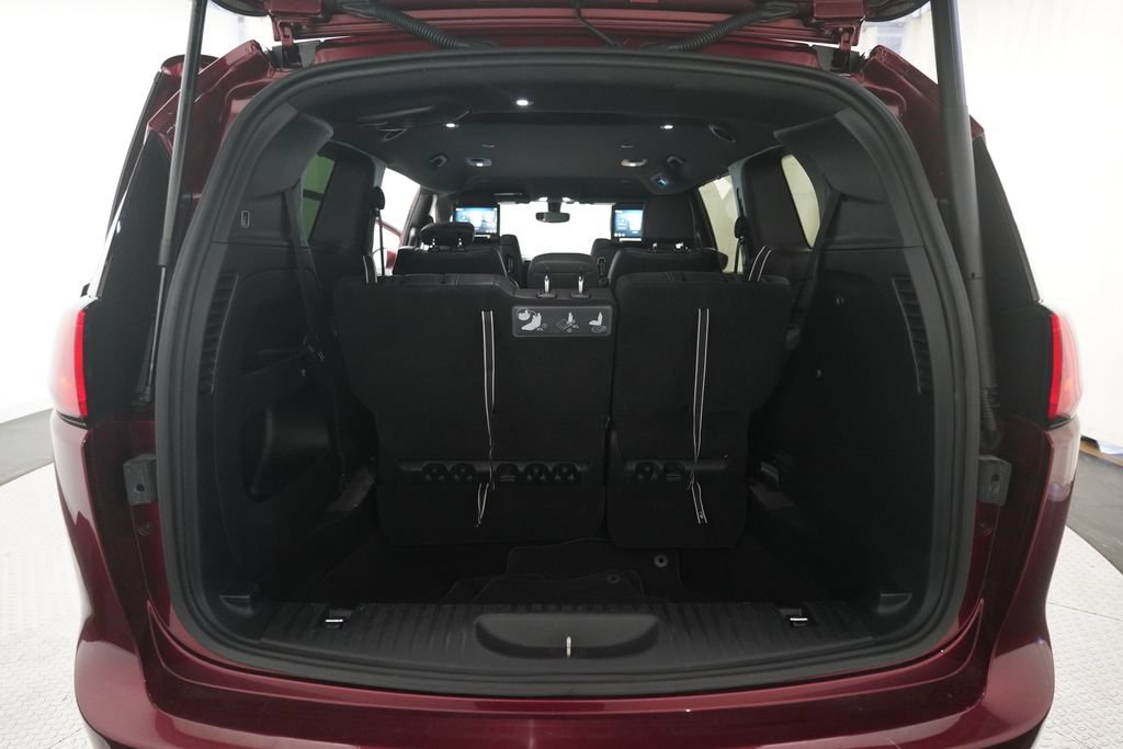 Used 2020 Chrysler Pacifica Touring-L Plus w/ S Appearance Package FWD image 10