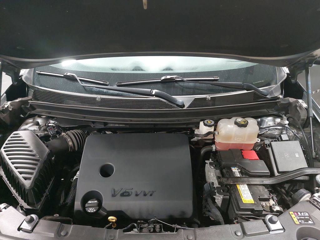 Used 2021 Chevrolet Traverse LS FWD image 30