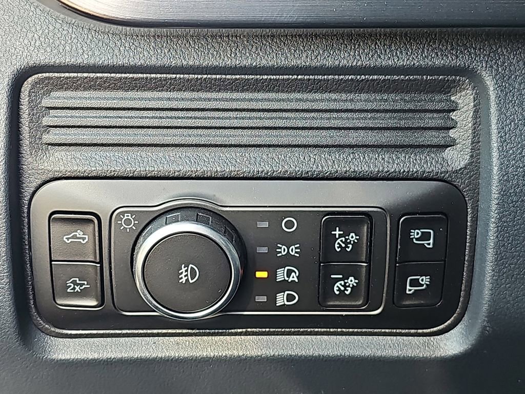 New 2026 Ford F250 Lariat w/ Black Appearance Package image 26