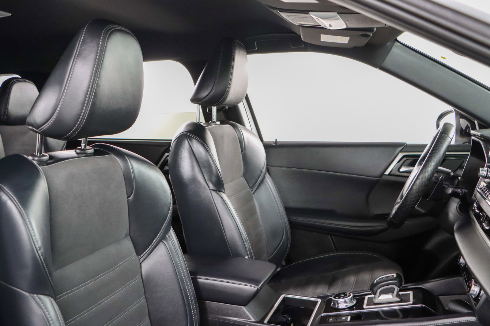 Used 2024 Mitsubishi Outlander SE Black Edition image 27