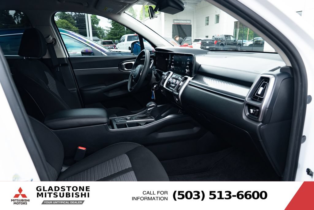 Used 2023 Kia Sorento LX AWD/4WD image 25