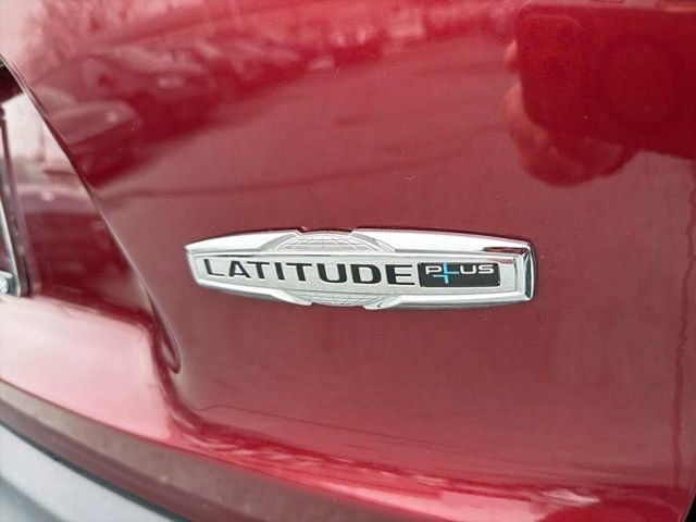 Used 2019 Jeep Cherokee Latitude Plus w/ Cold Weather Group image 9