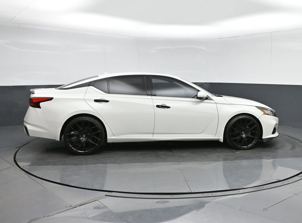 Used 2020 Nissan Altima 2.0 Platinum FWD image 8