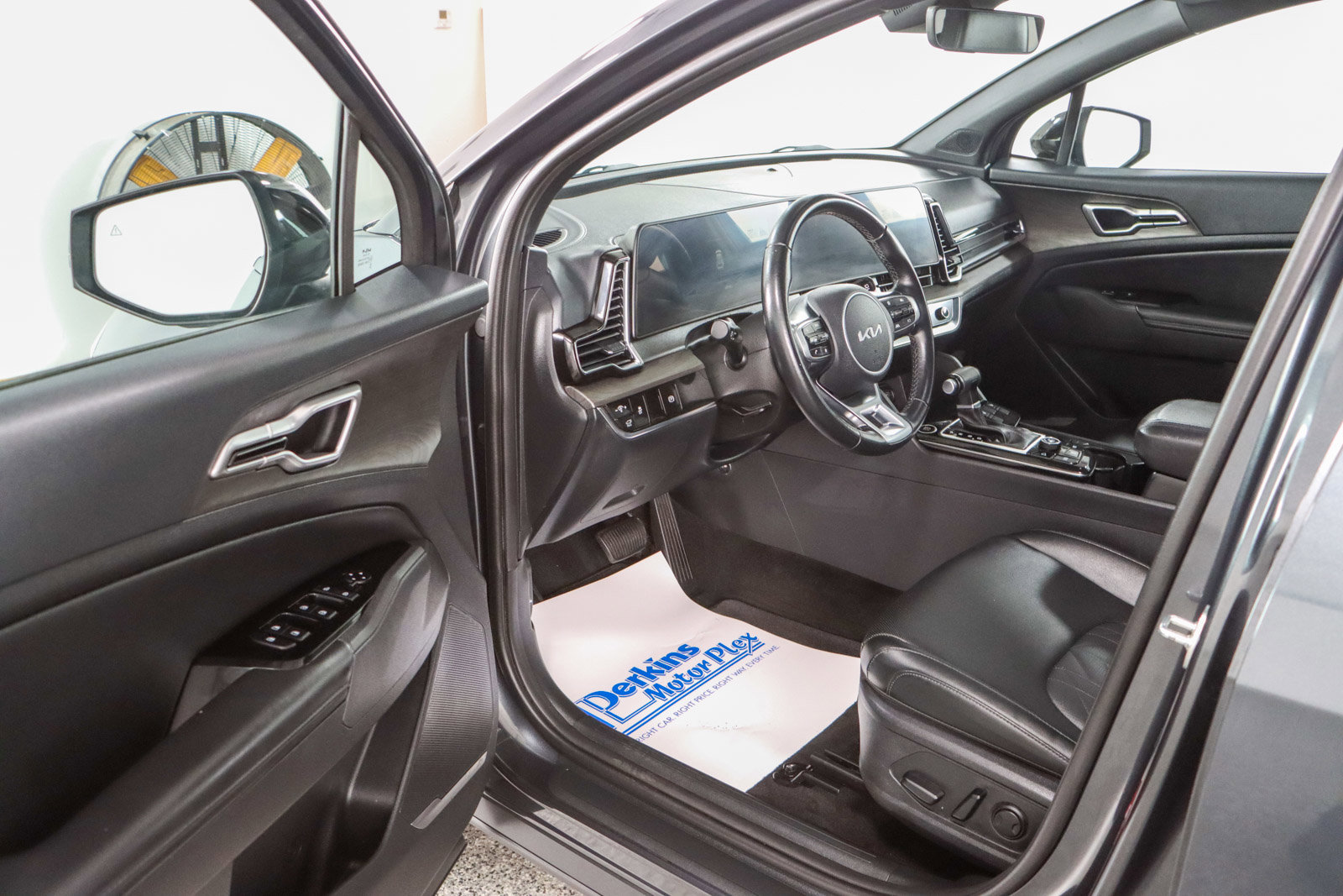 Used 2024 Kia Sportage X-Line w/ X-Line Premium Package image 3