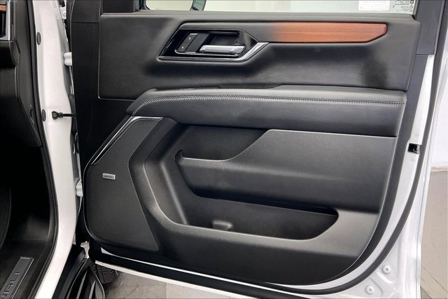 Used 2025 GMC Yukon XL Denali image 26