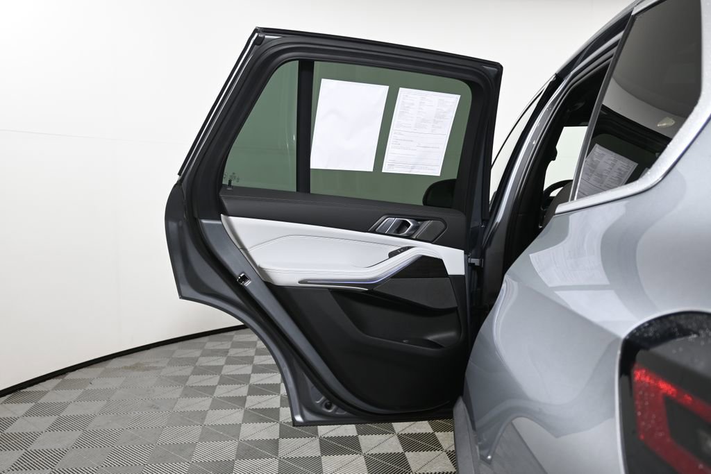 Certified 2024 BMW X5 xDrive50e w/ Premium Package image 32