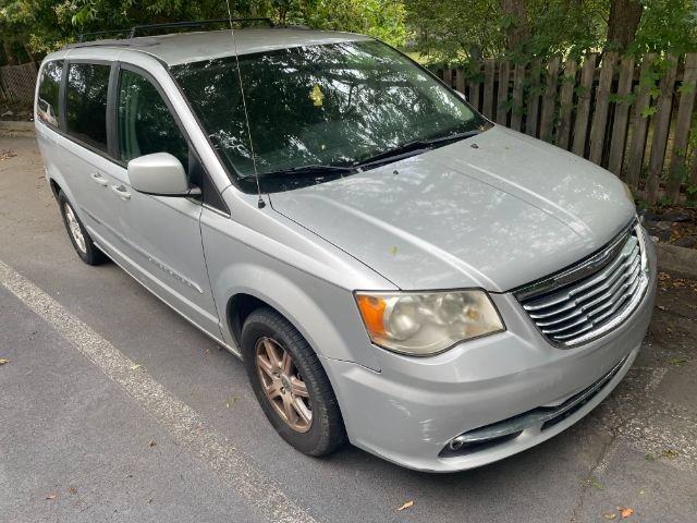 Used 2011 Chrysler Town & Country Touring w/ Entertainment Group #1 FWD image 1