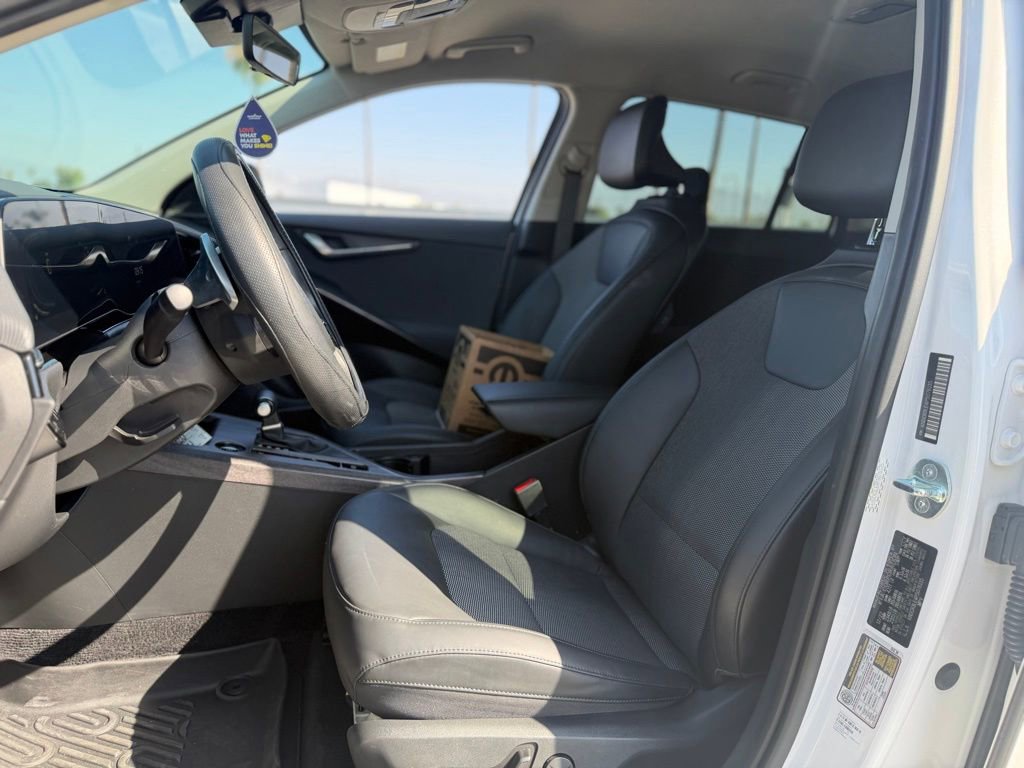 Used 2023 Kia Niro EX FWD image 5