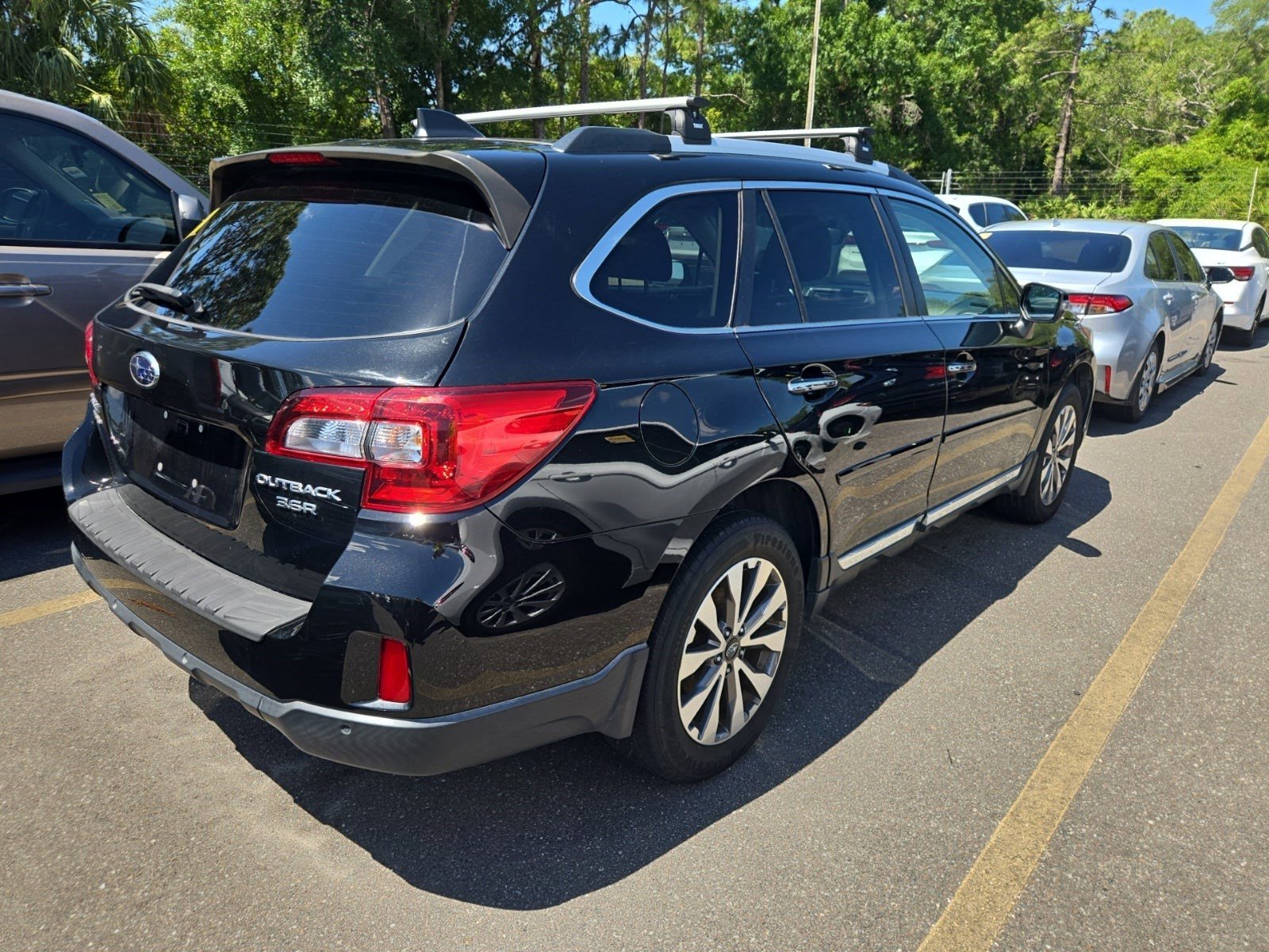 Used 2017 Subaru Outback 3.6R Touring w/ Popular Package #5A AWD/4WD image 6