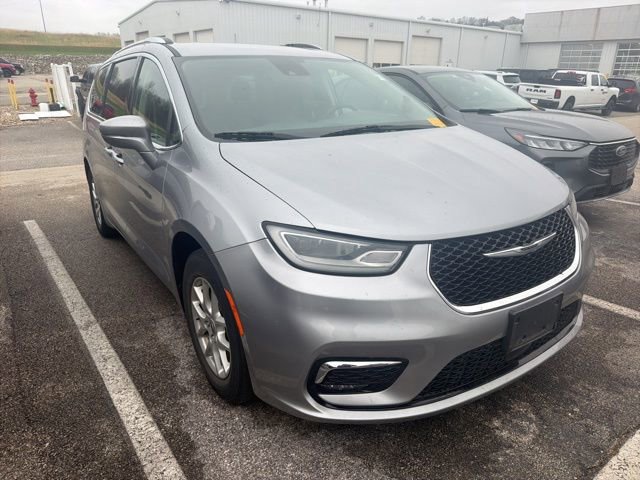 Used 2021 Chrysler Pacifica Touring-L image 1