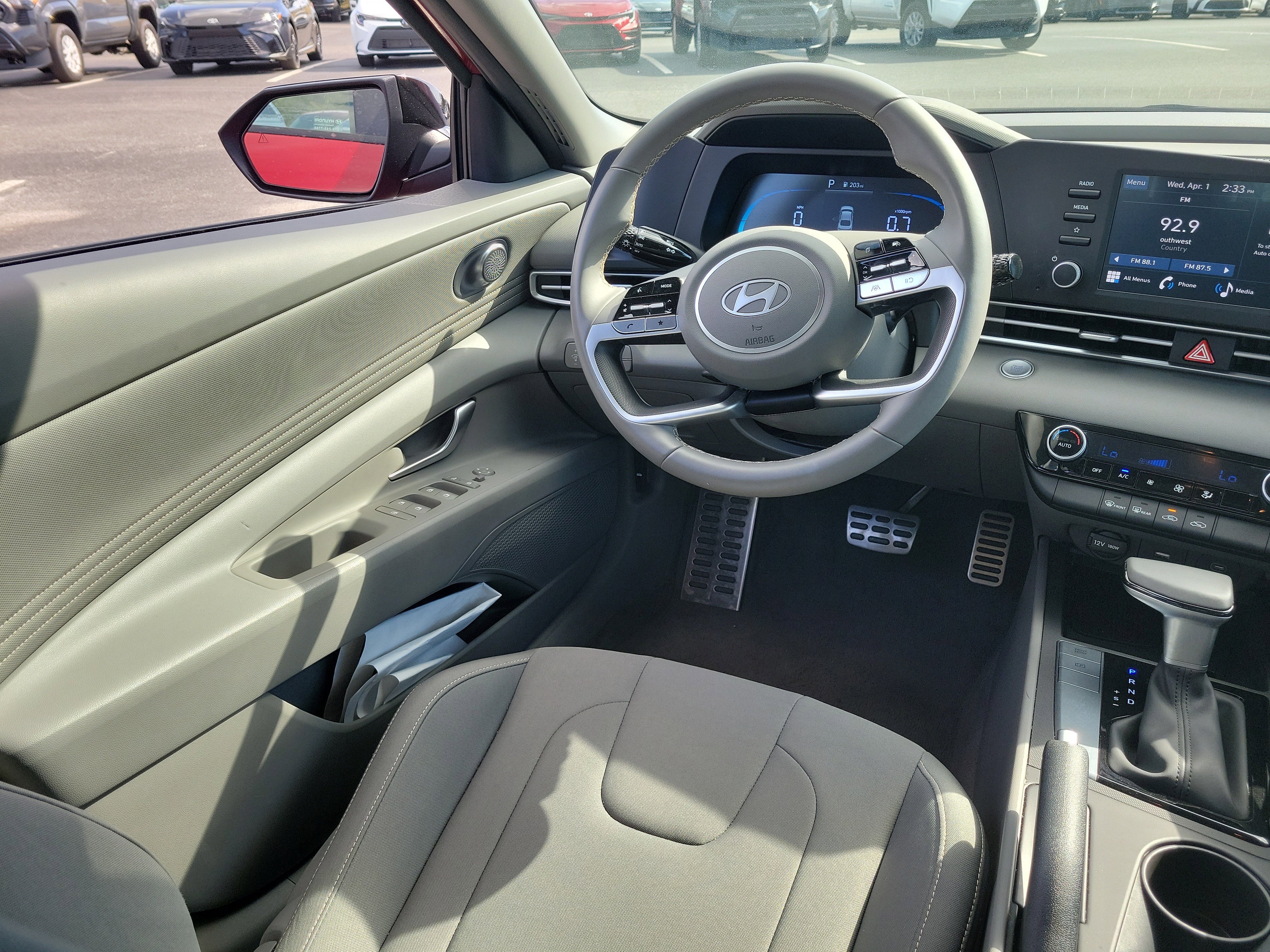 Used 2025 Hyundai Elantra Sport image 17