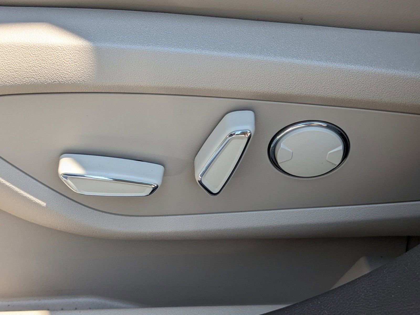 Certified 2023 Lincoln Nautilus Reserve w/ Equipment Group 201A image 21