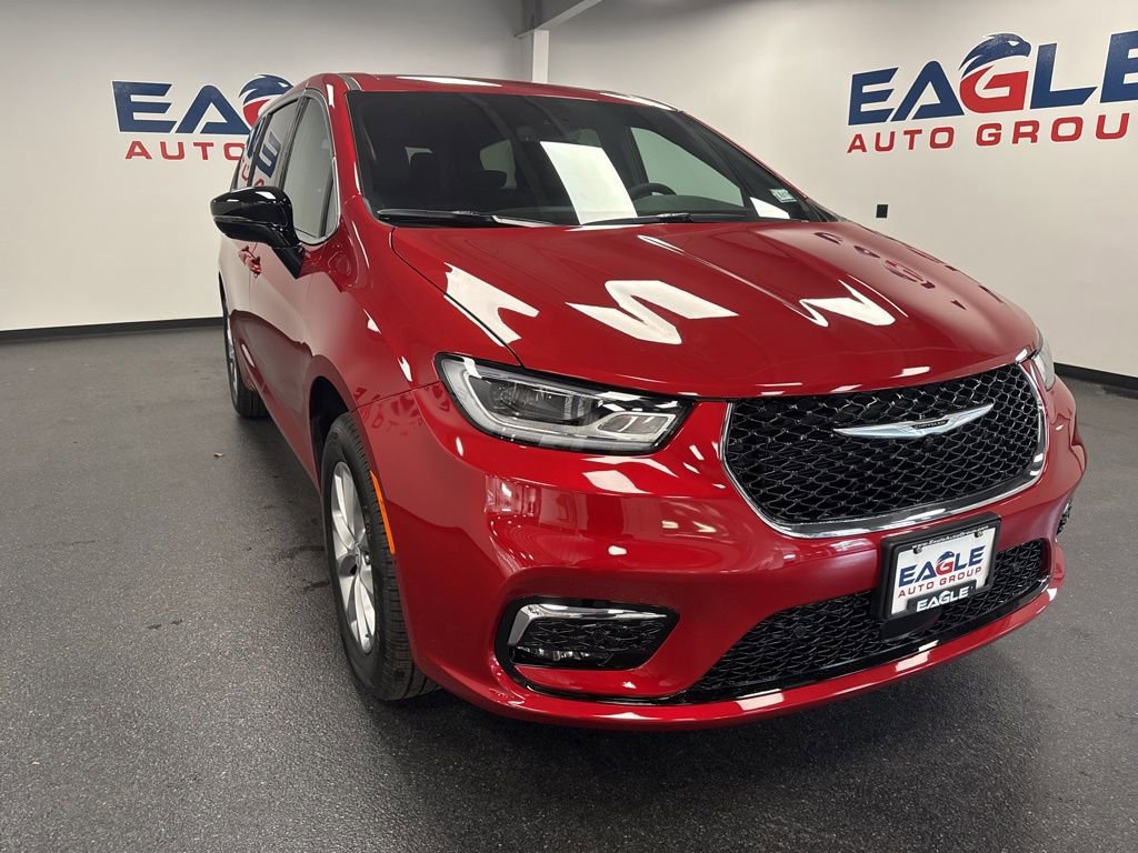 New 2026 Chrysler Pacifica Select AWD/4WD image 2