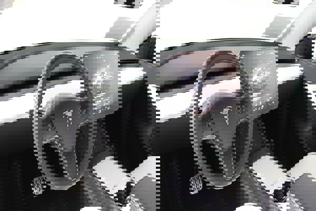 Used 2022 Tesla Model Y Long Range image 8