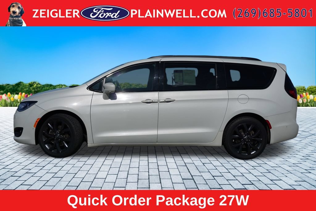 Used 2020 Chrysler Pacifica Touring w/ Advanced Safetytec Group FWD image 2