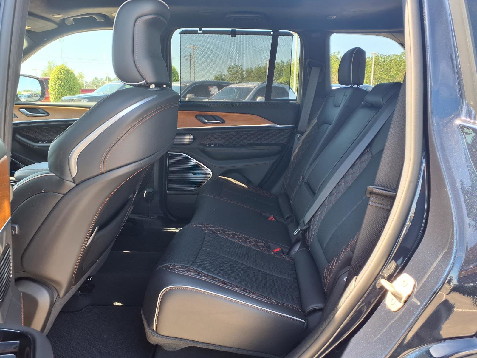 Used 2024 Jeep Grand Cherokee Summit image 8