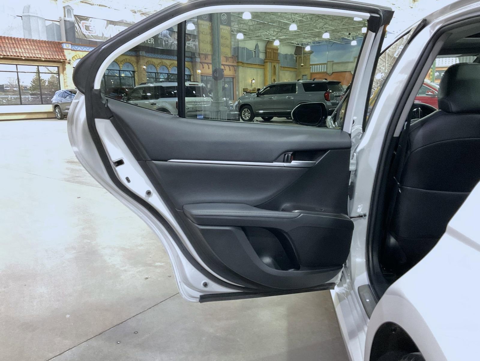 Used 2023 Toyota Camry XLE w/ Navigation Package image 20