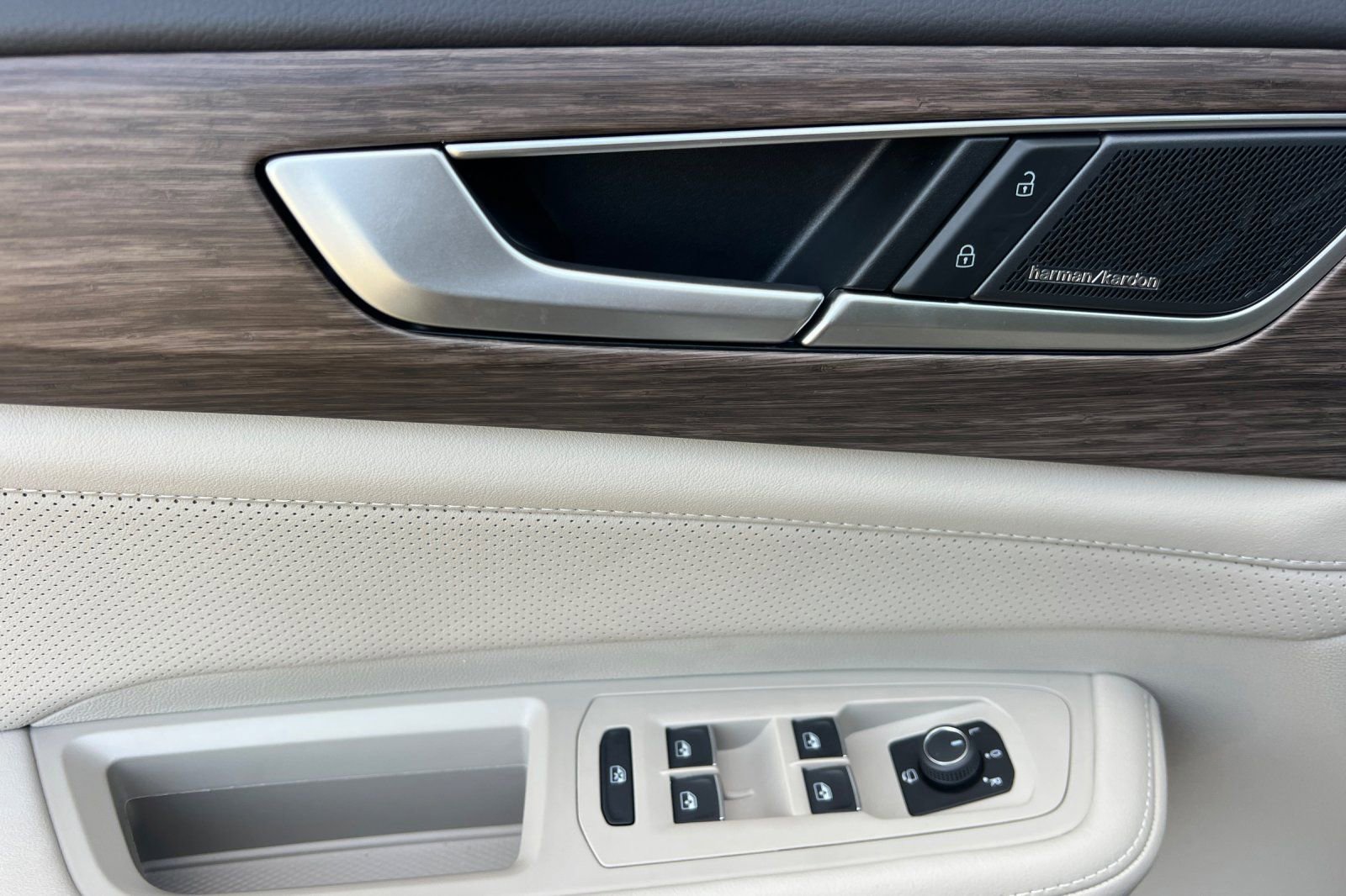 Used 2025 Volkswagen Atlas SEL Premium R-Line AWD/4WD image 8