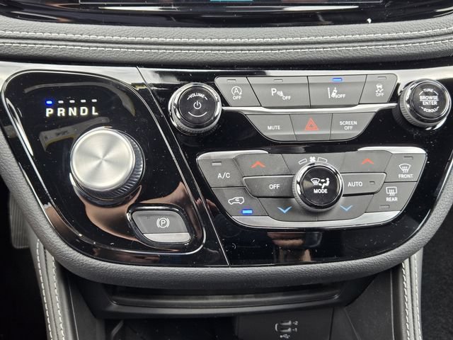 New 2026 Chrysler Pacifica Limited w/ Uconnect Theater Family Group FWD image 15