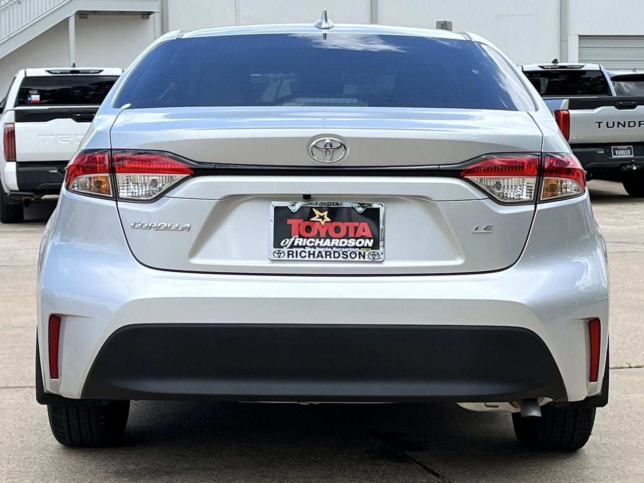 Used 2025 Toyota Corolla LE FWD image 5