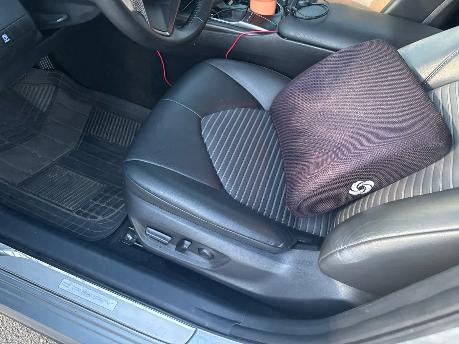 Used 2022 Toyota Camry SE image 5