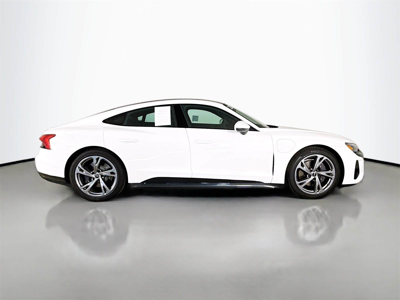 Certified 2022 Audi e-tron GT Premium Plus image 8