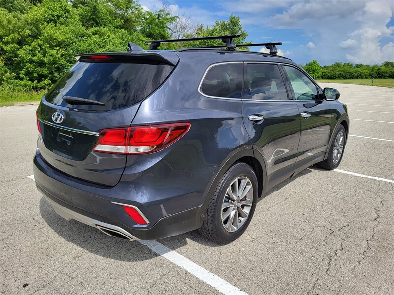 Used 2017 Hyundai Santa Fe SE FWD image 6
