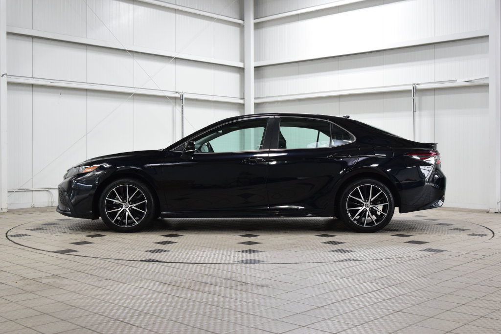 Used 2023 Toyota Camry SE w/ Cold Weather Package FWD image 4