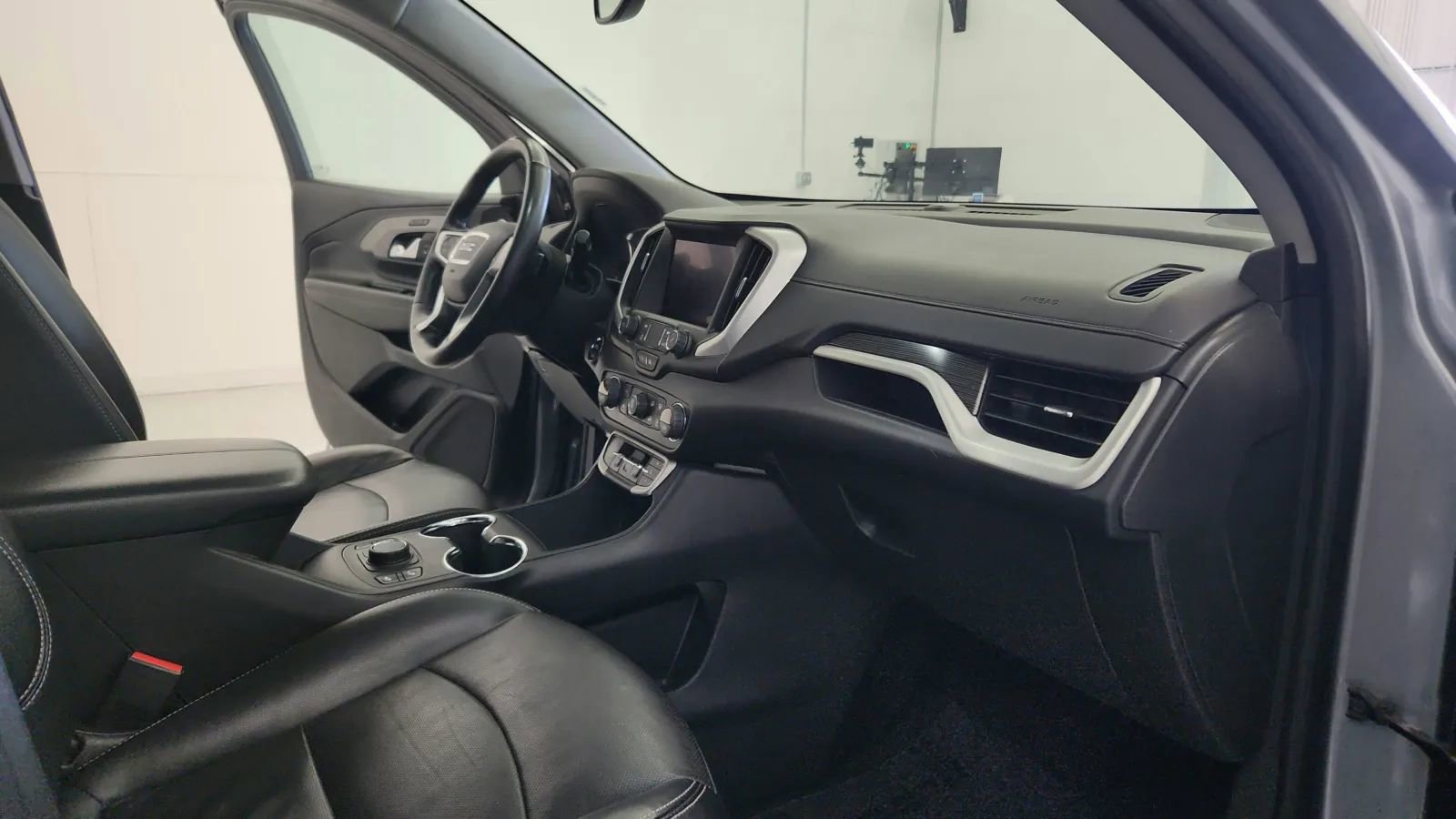 Used 2023 GMC Terrain SLT image 30