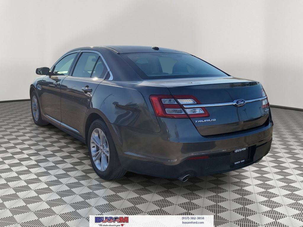 Used 2018 Ford Taurus SE image 3