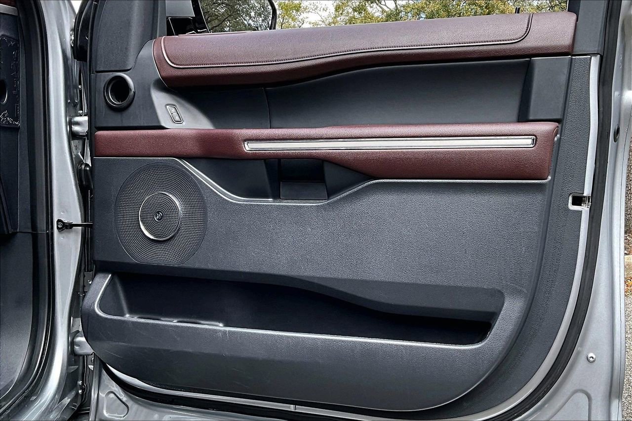 Used 2023 Ford Expedition Limited image 25