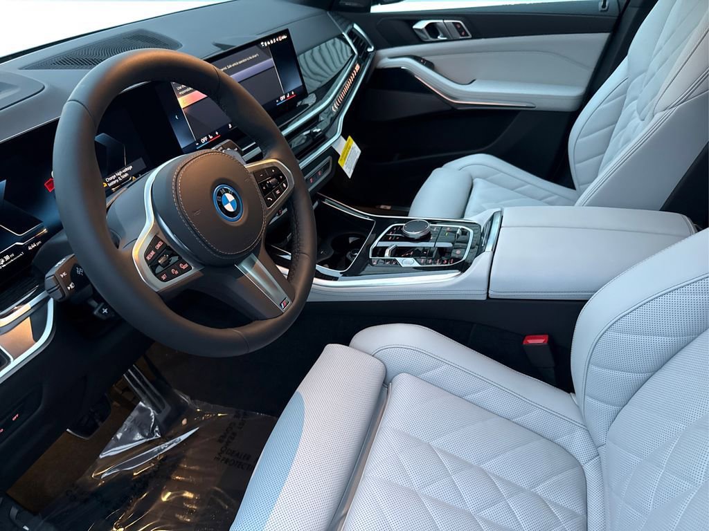 New 2026 BMW X5 xDrive50e w/ M Sport Package image 9