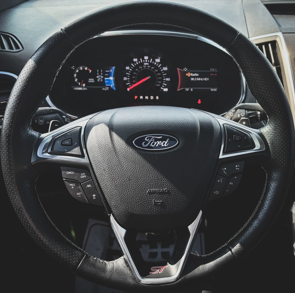 Used 2020 Ford Edge ST w/ Equipment Group 401A AWD/4WD image 12