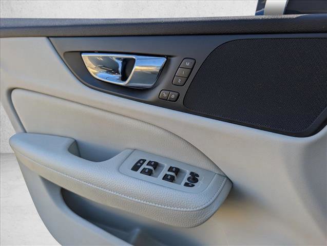 Used 2020 Volvo S60 T5 Momentum image 10