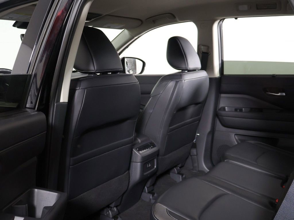 Used 2024 Nissan Pathfinder SL AWD/4WD image 28