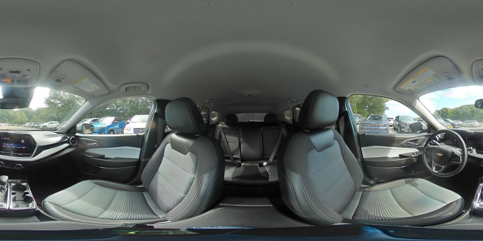 Used 2025 Chevrolet Trax LT w/ LT Convenience Package FWD image 42