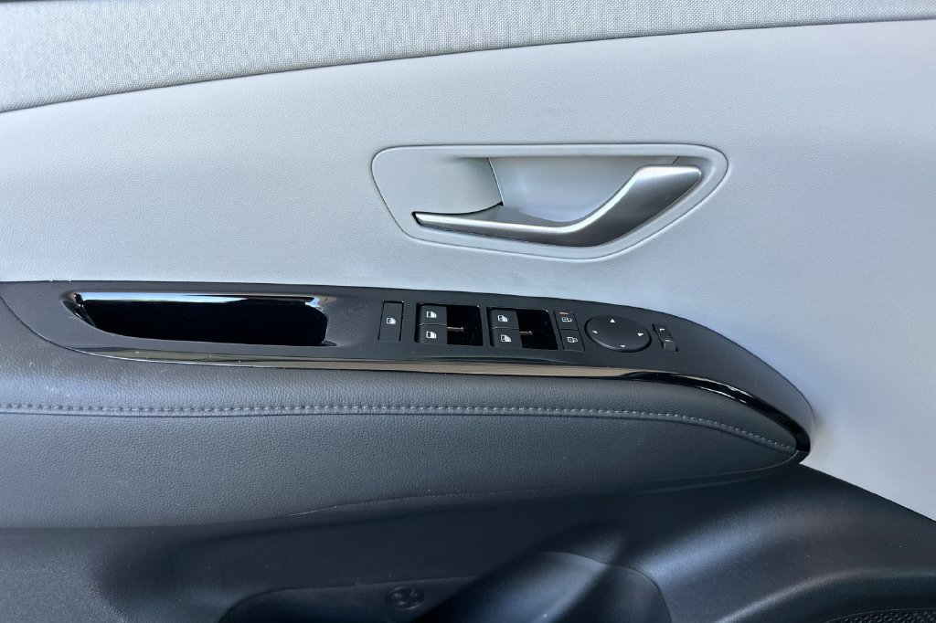 Used 2026 Hyundai Tucson Limited AWD/4WD image 13