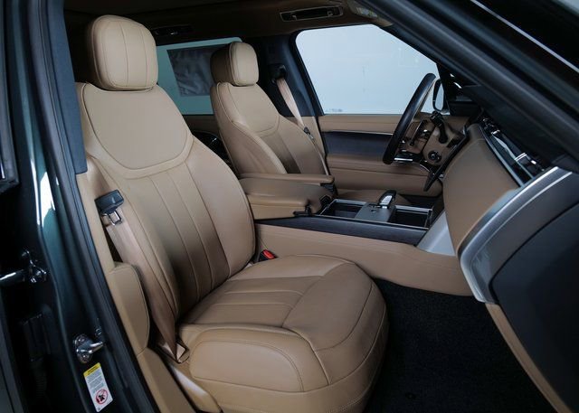 New 2025 Land Rover Range Rover Long Wheelbase SE image 3