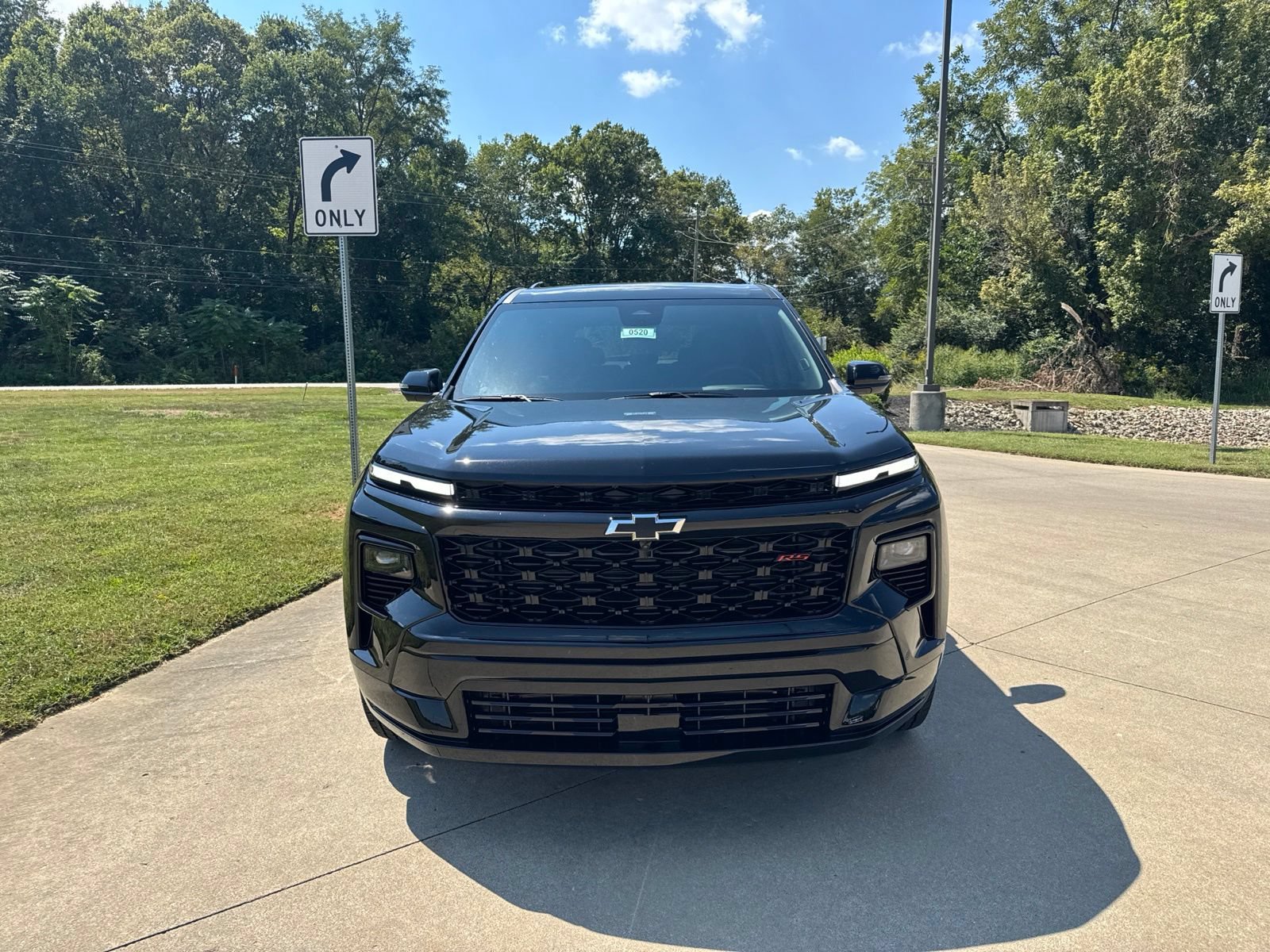 New 2027 Chevrolet Traverse RS w/ LPO, Floor Liner Package AWD/4WD image 2