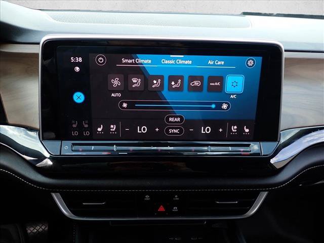 Used 2024 Volkswagen Atlas SE AWD/4WD image 17