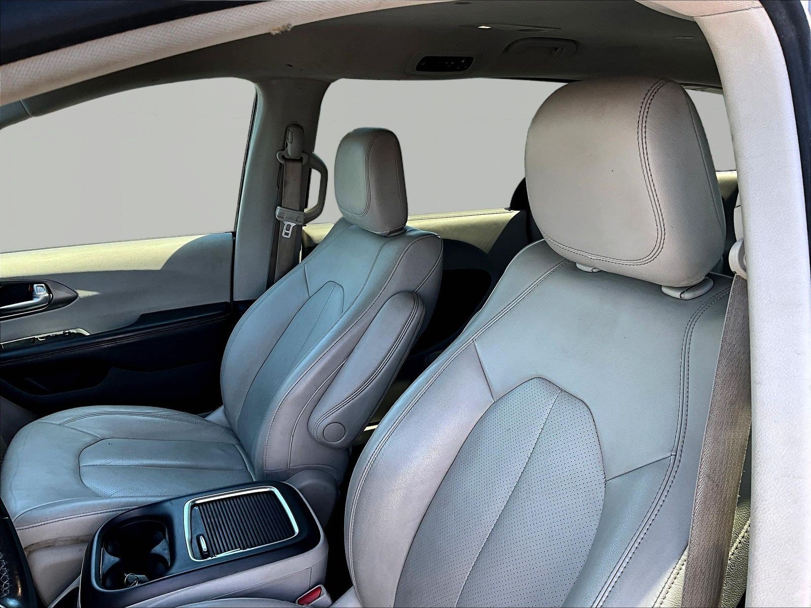 Used 2021 Chrysler Pacifica Touring-L FWD image 20