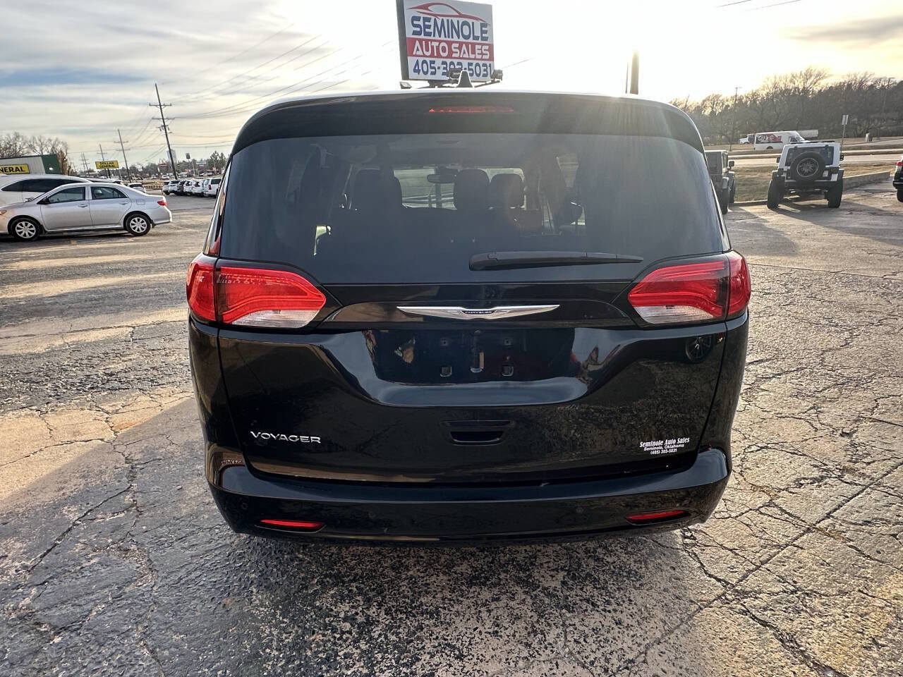 Used 2021 Chrysler Voyager L image 8