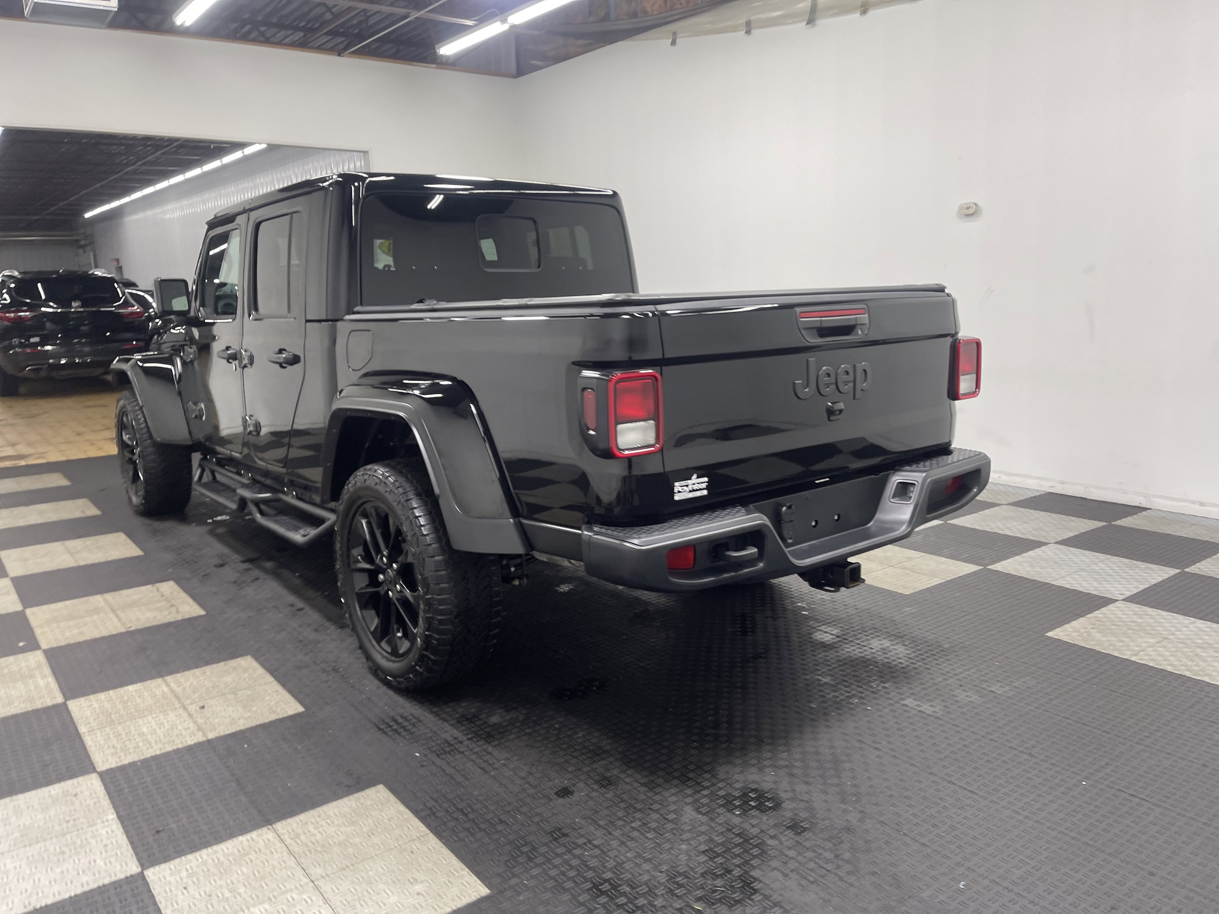 Used 2024 Jeep Gladiator Sport image 2