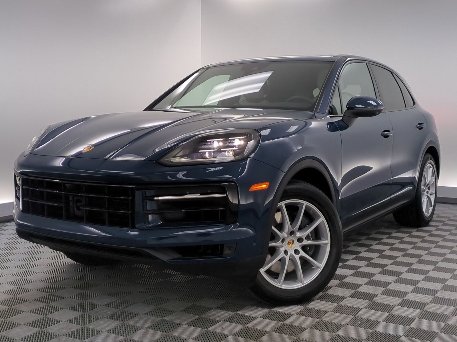 Certified 2025 Porsche Cayenne AWD/4WD video 1