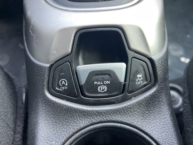 Used 2017 Jeep Compass Latitude w/ Popular Equipment Group FWD image 14
