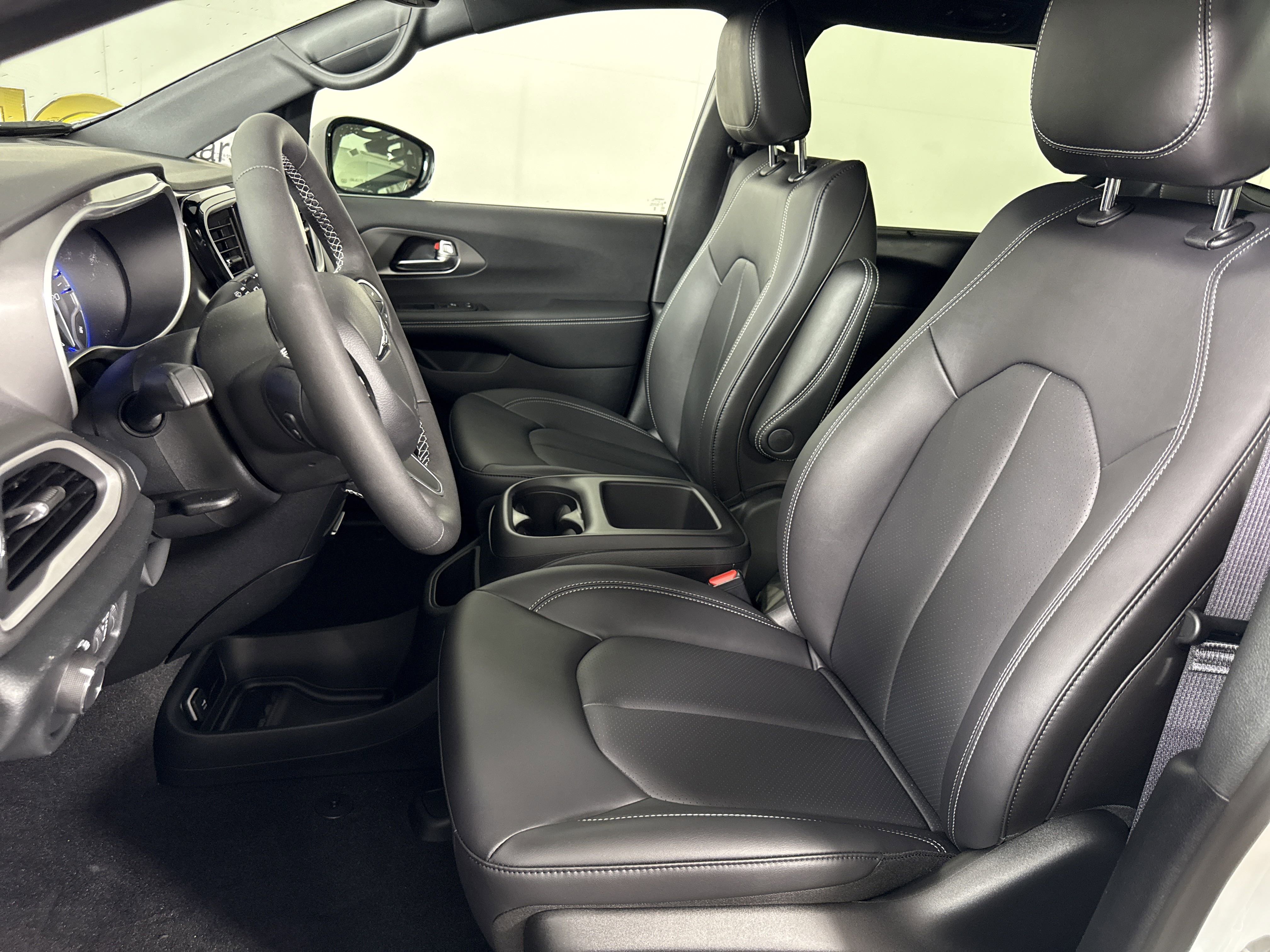 New 2026 Chrysler Voyager LX image 9