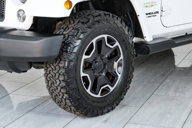 Used 2015 Jeep Wrangler Unlimited Sahara w/ Connectivity Group image 51