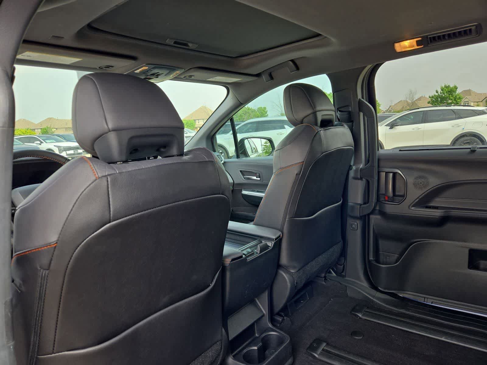 Used 2022 Toyota Sienna XSE FWD image 17