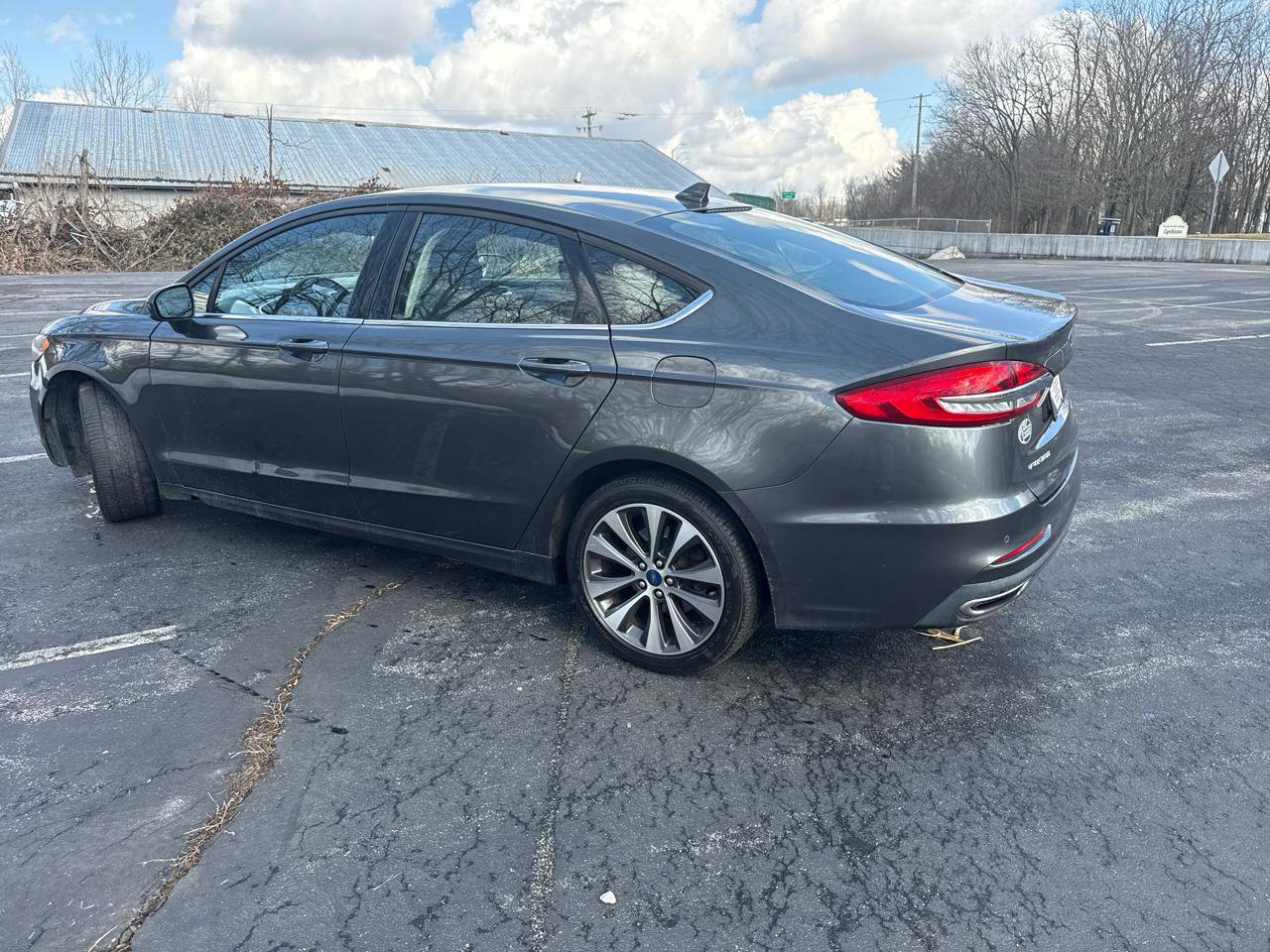 Used 2019 Ford Fusion SE image 4