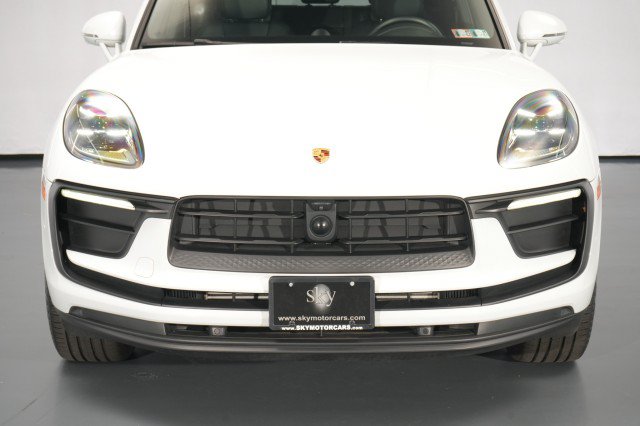 Used 2023 Porsche Macan AWD/4WD image 5